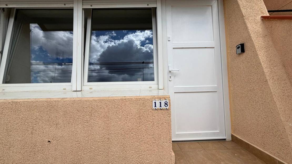 Sale - Apartment - Torrevieja - La Mata