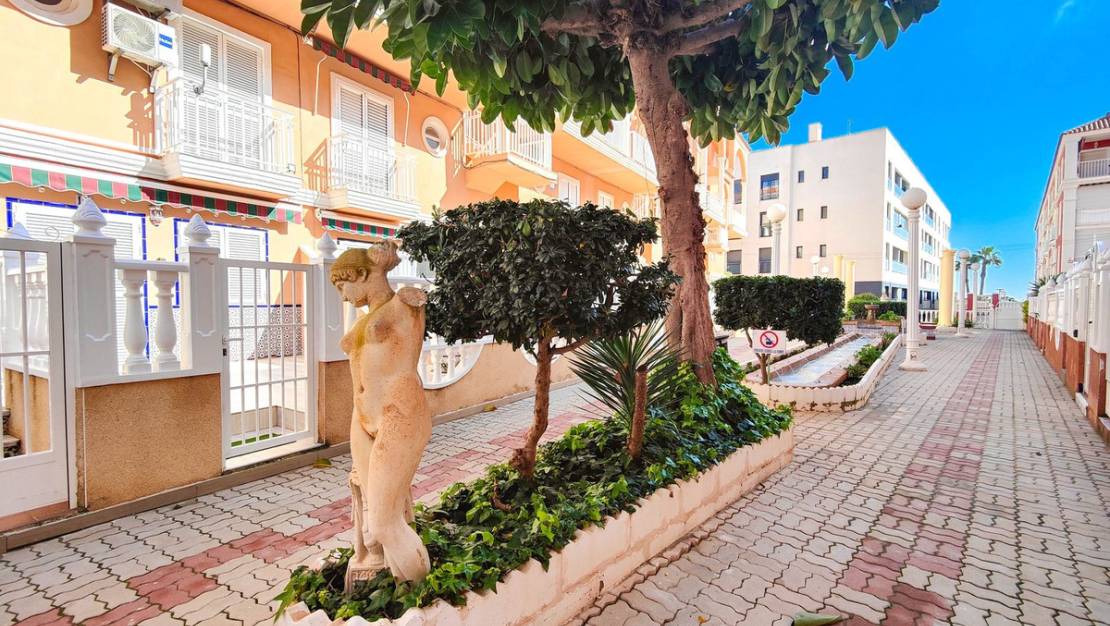 Sale - Apartment - Torrevieja - La Mata