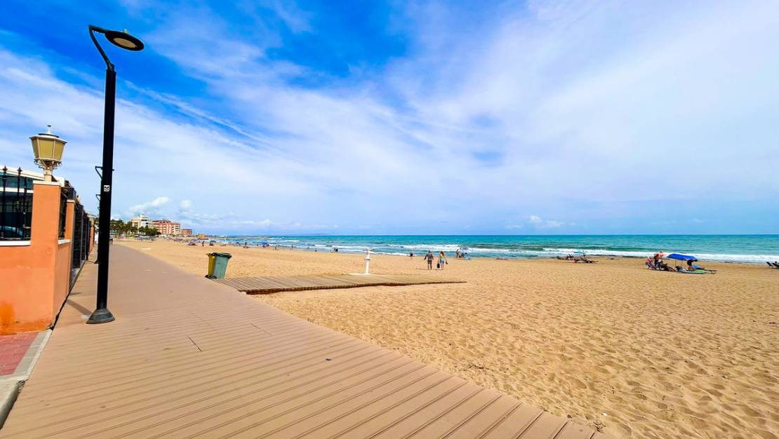 Sale - Apartment - Torrevieja - La Mata