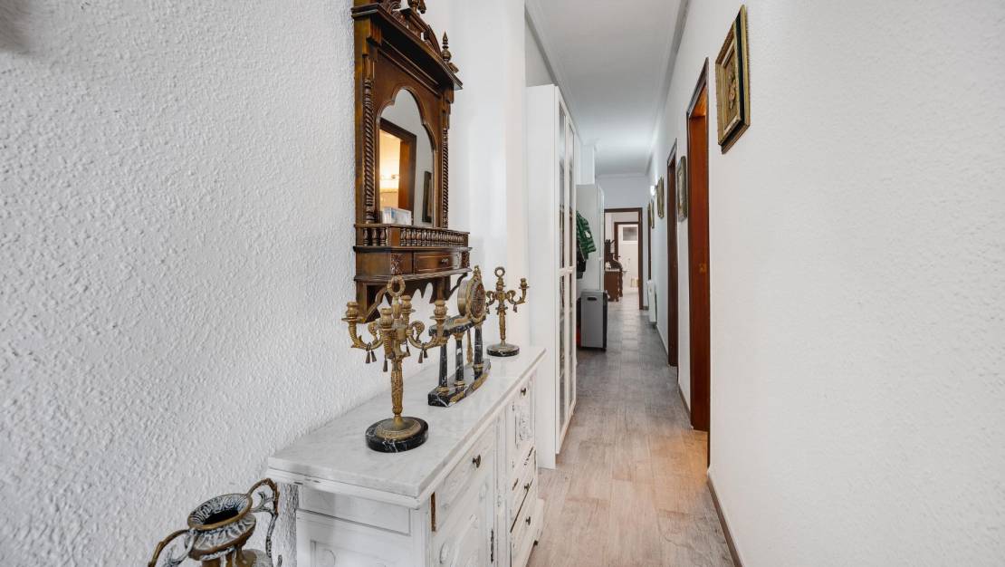 Sale - Apartment - Torrevieja - Paseo maritimo