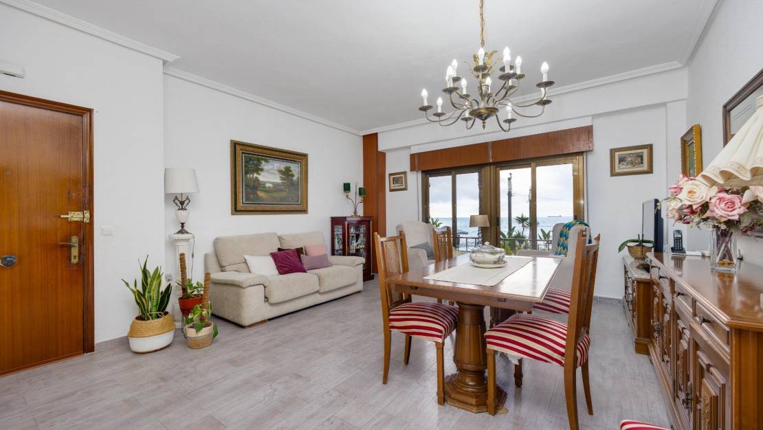 Sale - Apartment - Torrevieja - Paseo maritimo