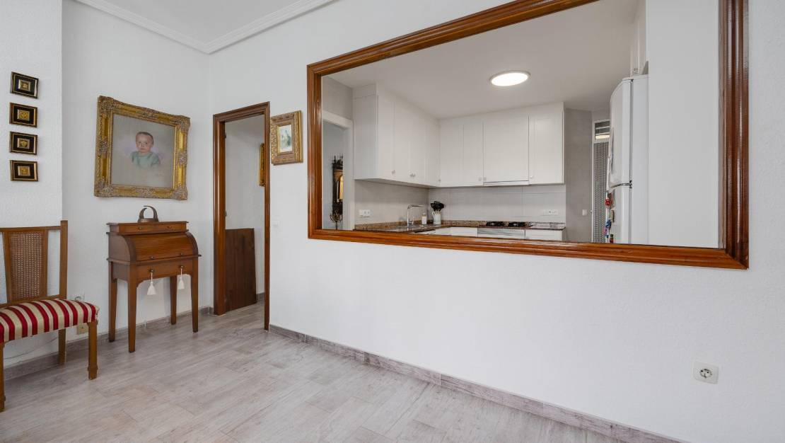 Sale - Apartment - Torrevieja - Paseo maritimo