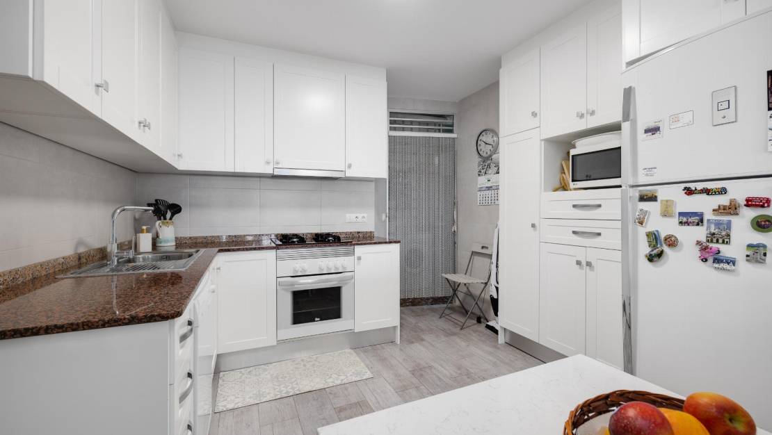 Sale - Apartment - Torrevieja - Paseo maritimo