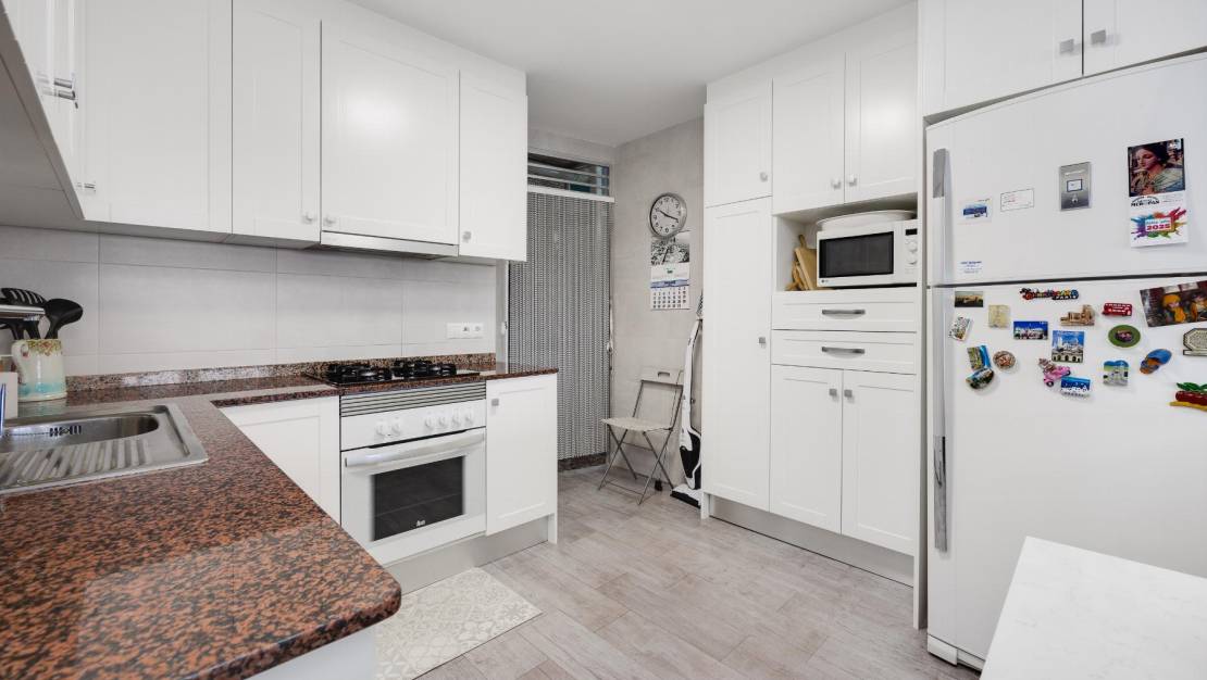 Sale - Apartment - Torrevieja - Paseo maritimo