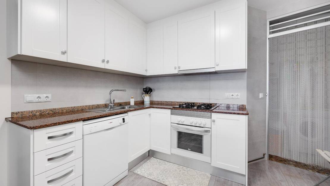 Sale - Apartment - Torrevieja - Paseo maritimo