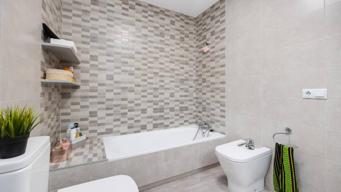 Sale - Apartment - Torrevieja - Paseo maritimo