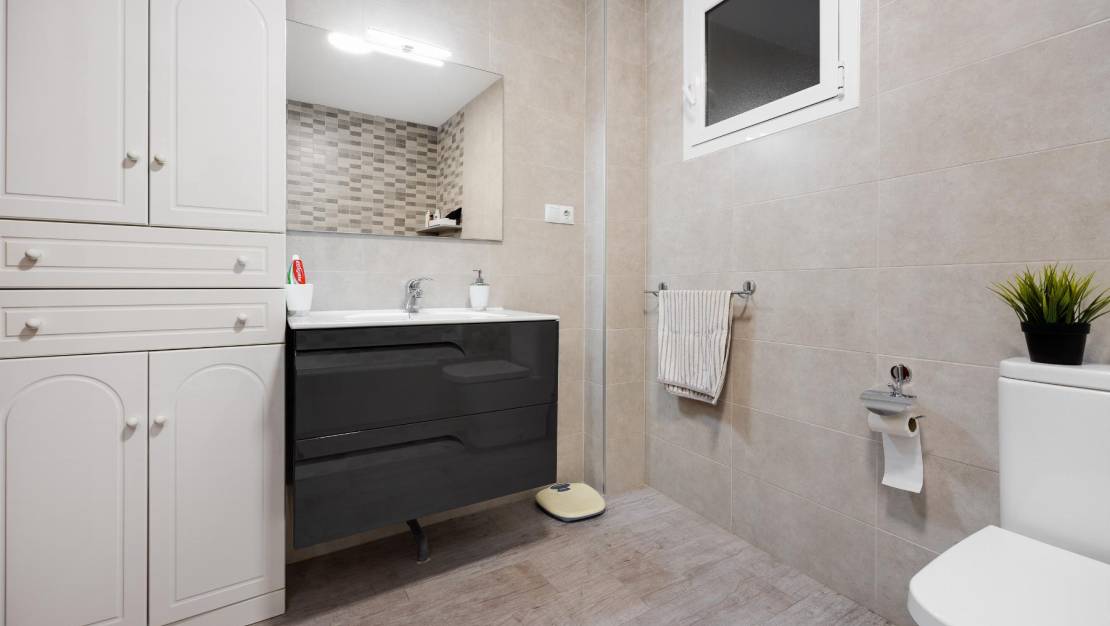 Sale - Apartment - Torrevieja - Paseo maritimo