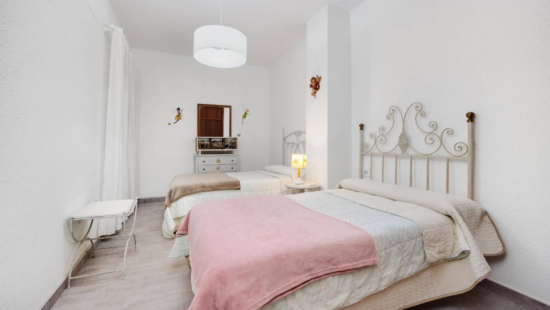 Sale - Apartment - Torrevieja - Paseo maritimo