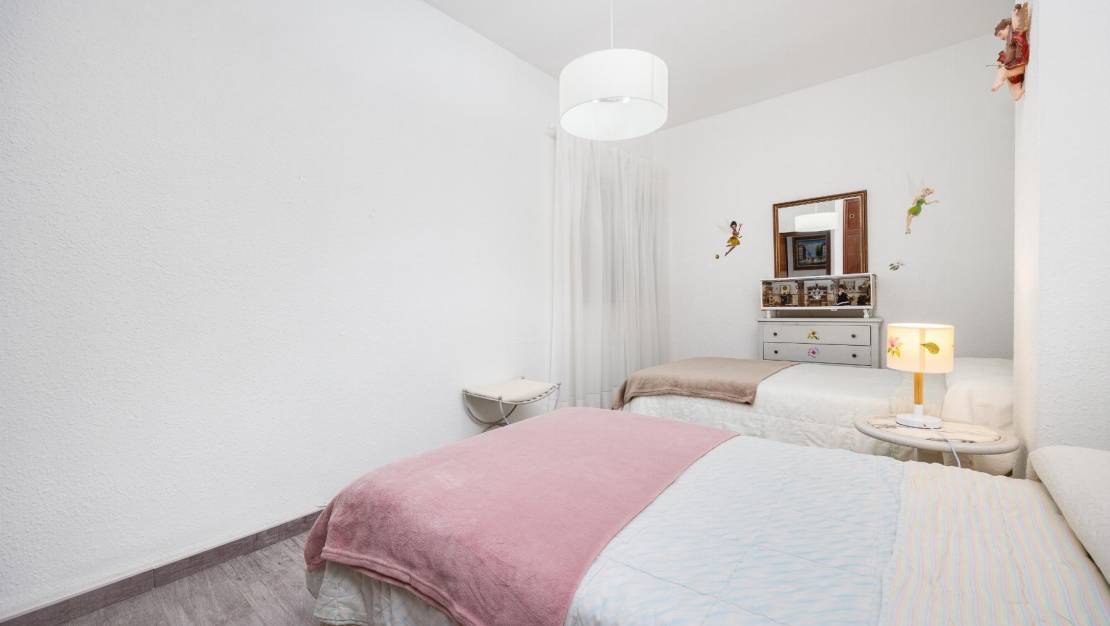 Sale - Apartment - Torrevieja - Paseo maritimo