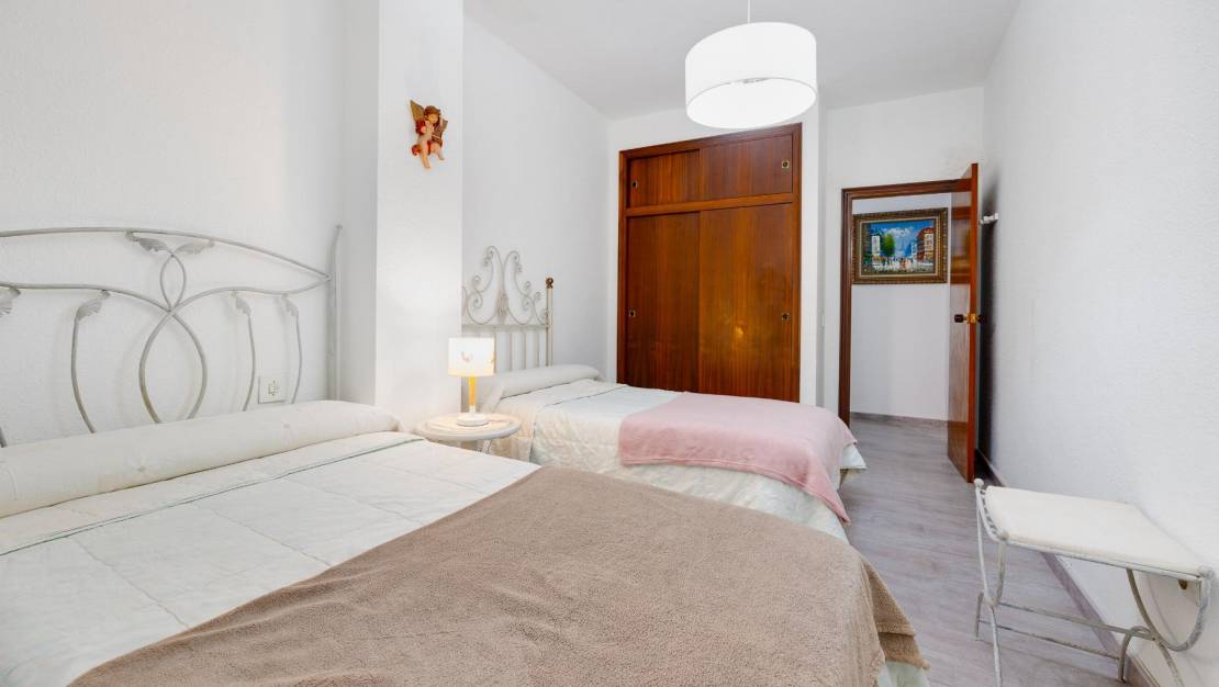 Sale - Apartment - Torrevieja - Paseo maritimo