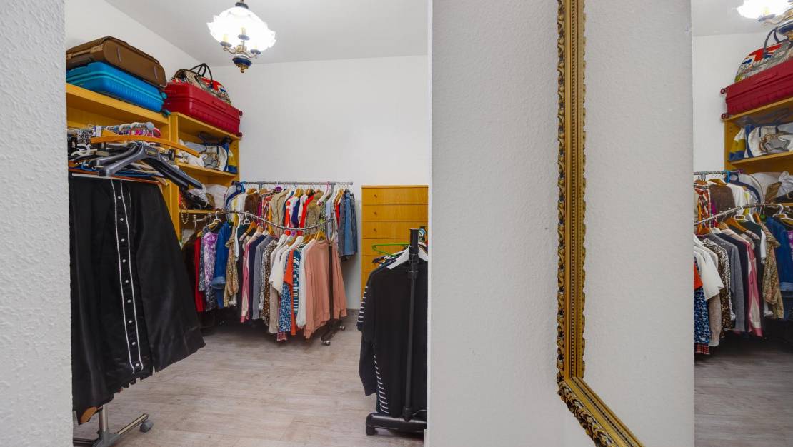 Sale - Apartment - Torrevieja - Paseo maritimo