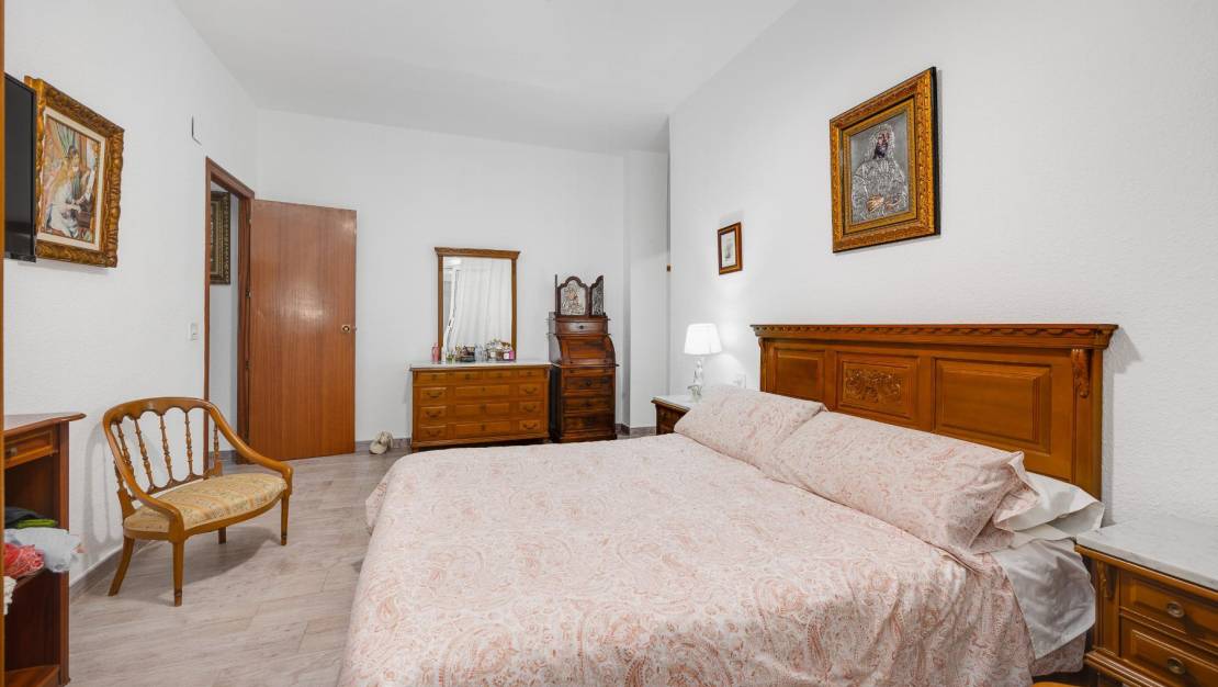 Sale - Apartment - Torrevieja - Paseo maritimo