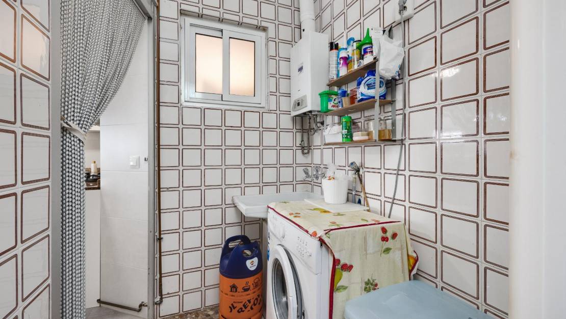 Sale - Apartment - Torrevieja - Paseo maritimo