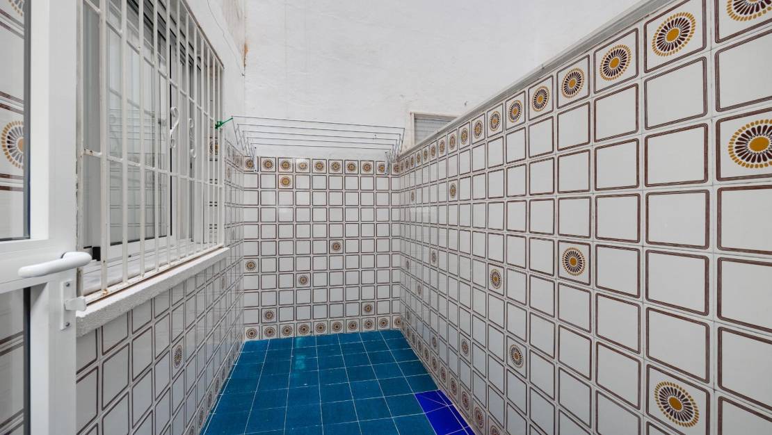 Sale - Apartment - Torrevieja - Paseo maritimo