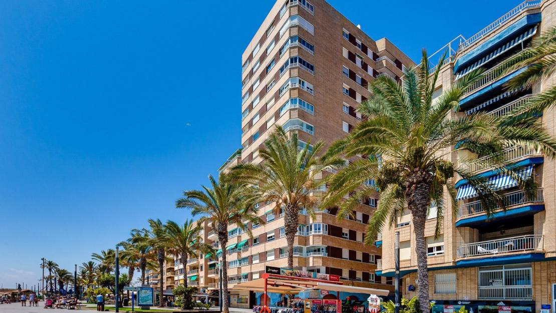 Sale - Apartment - Torrevieja - Paseo maritimo