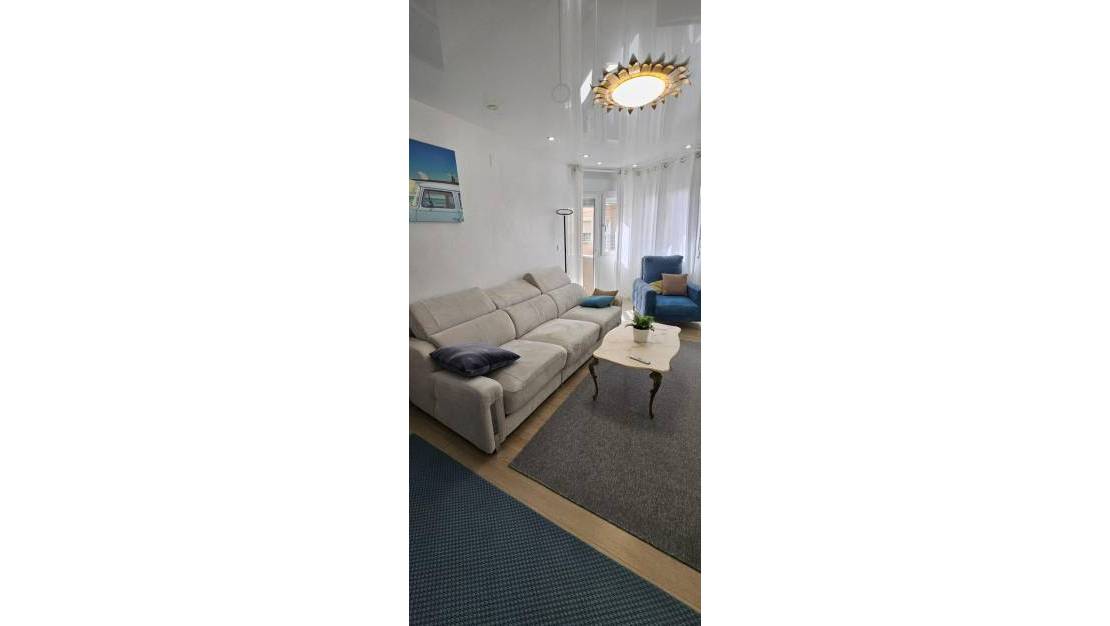 Sale - Apartment - Torrevieja - Paseo maritimo