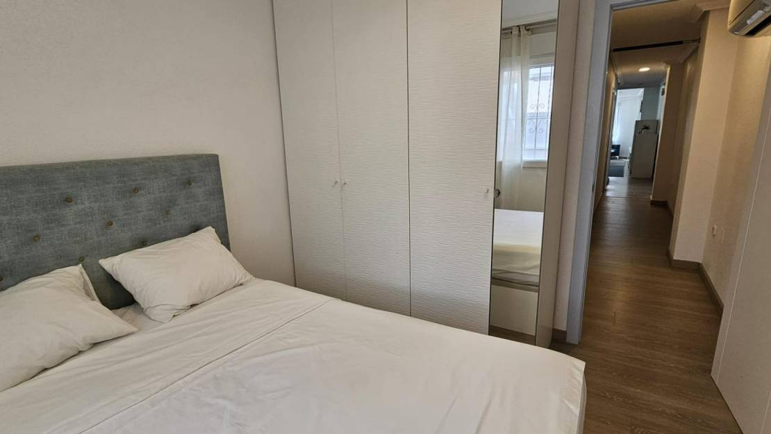 Sale - Apartment - Torrevieja - Paseo maritimo