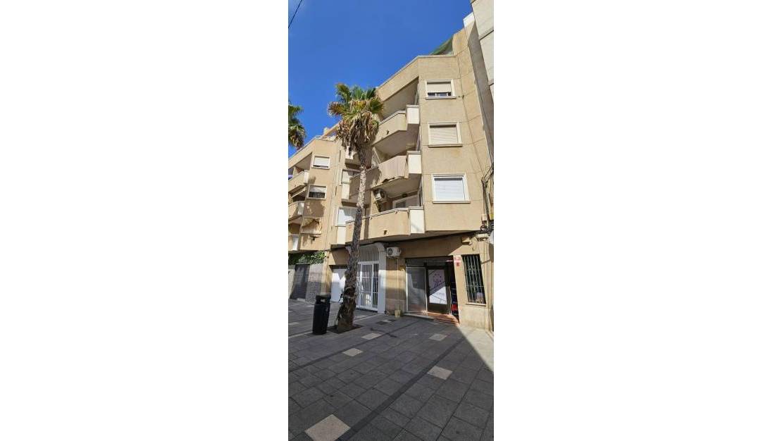 Sale - Apartment - Torrevieja - Paseo maritimo