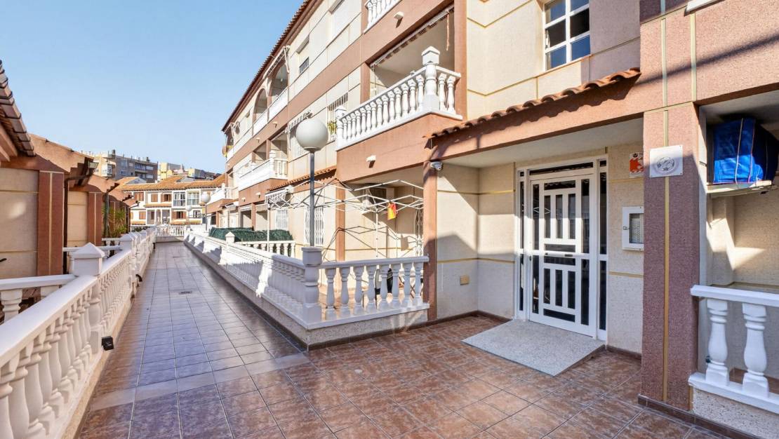 Sale - Apartment - Torrevieja - Playa de los Locos
