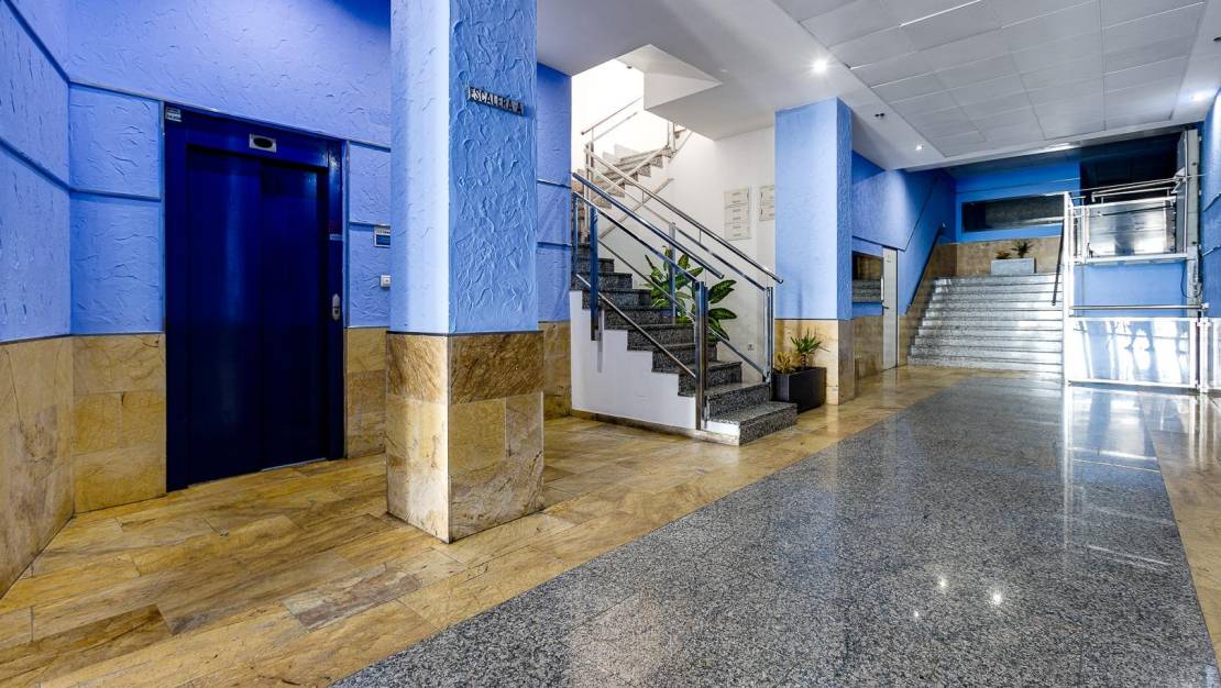 Sale - Apartment - Torrevieja - Playa de los Locos