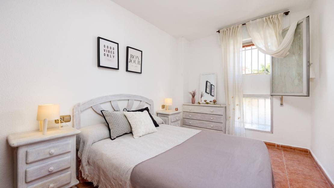 Sale - Apartment - Torrevieja - Playa de los Naufragos