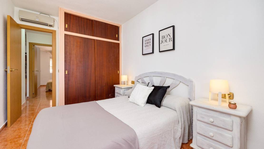Sale - Apartment - Torrevieja - Playa de los Naufragos