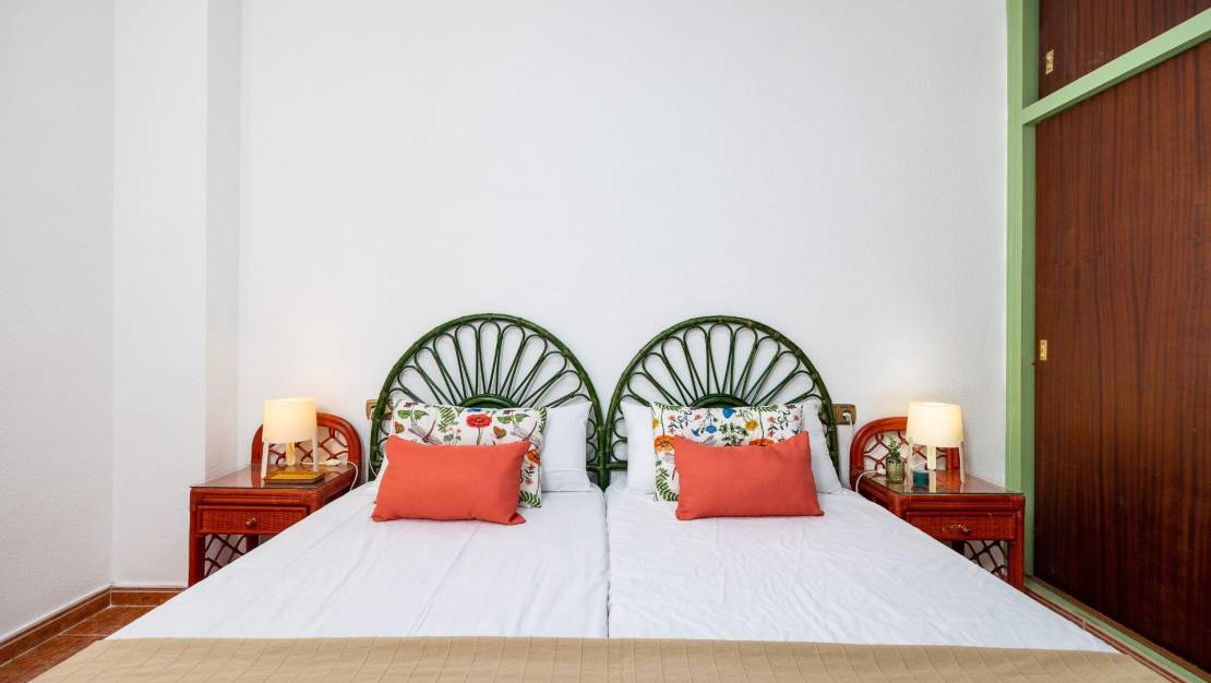 Sale - Apartment - Torrevieja - Playa de los Naufragos
