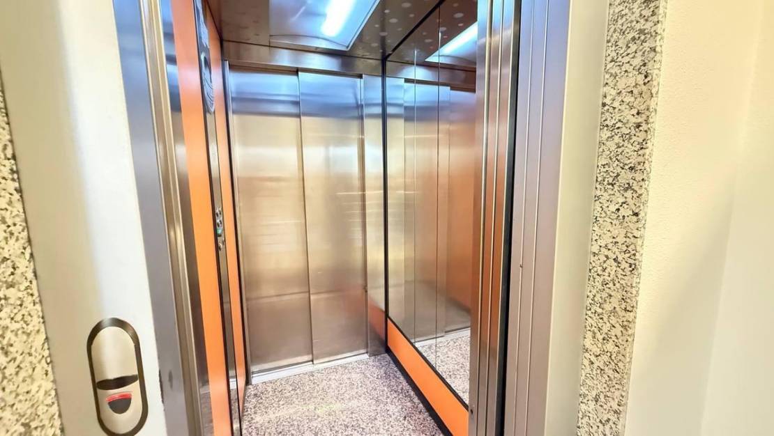 Sale - Apartment - Torrevieja - Torrevieja Centro