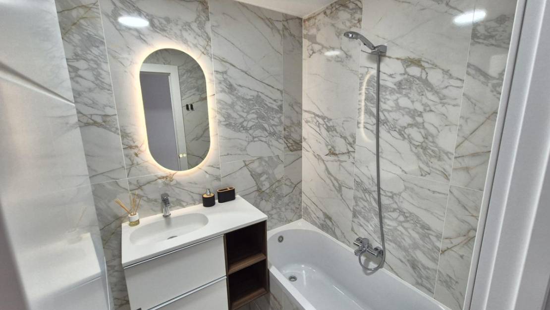 Sale - Apartment - Torrevieja - Torrevieja Centro