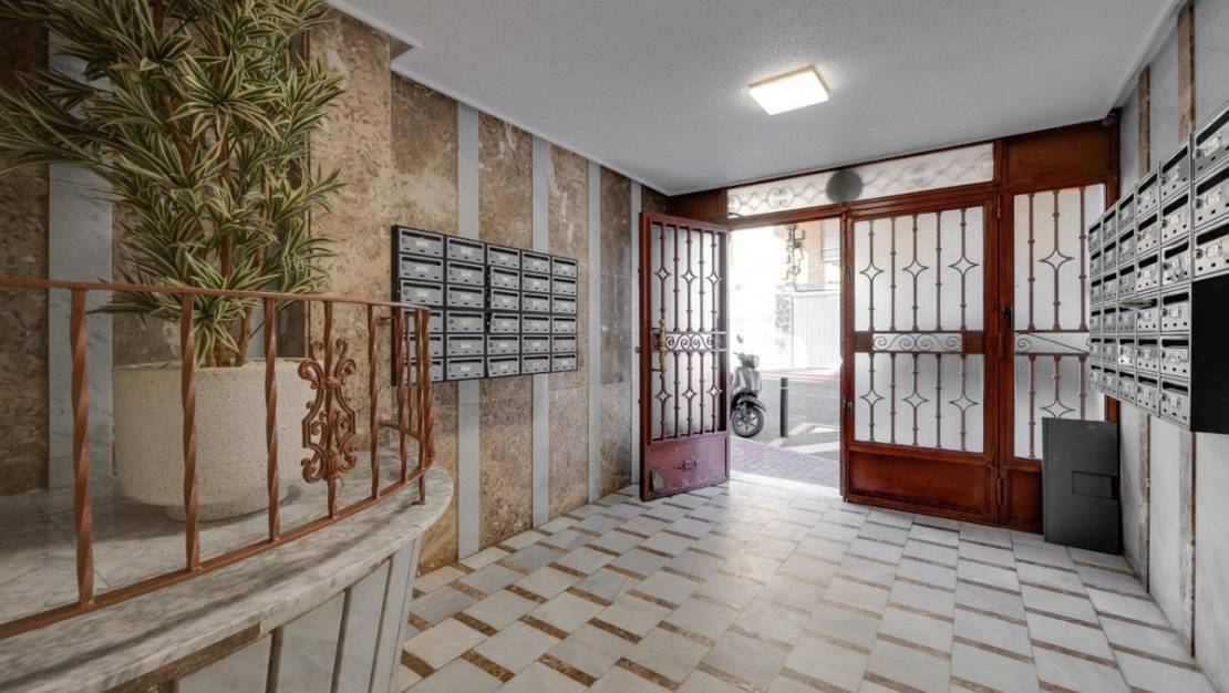 Sale - Apartment - Torrevieja - Torrevieja Centro