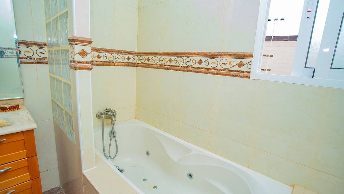 Sale - Apartment - Torrevieja - Torrevieja Centro