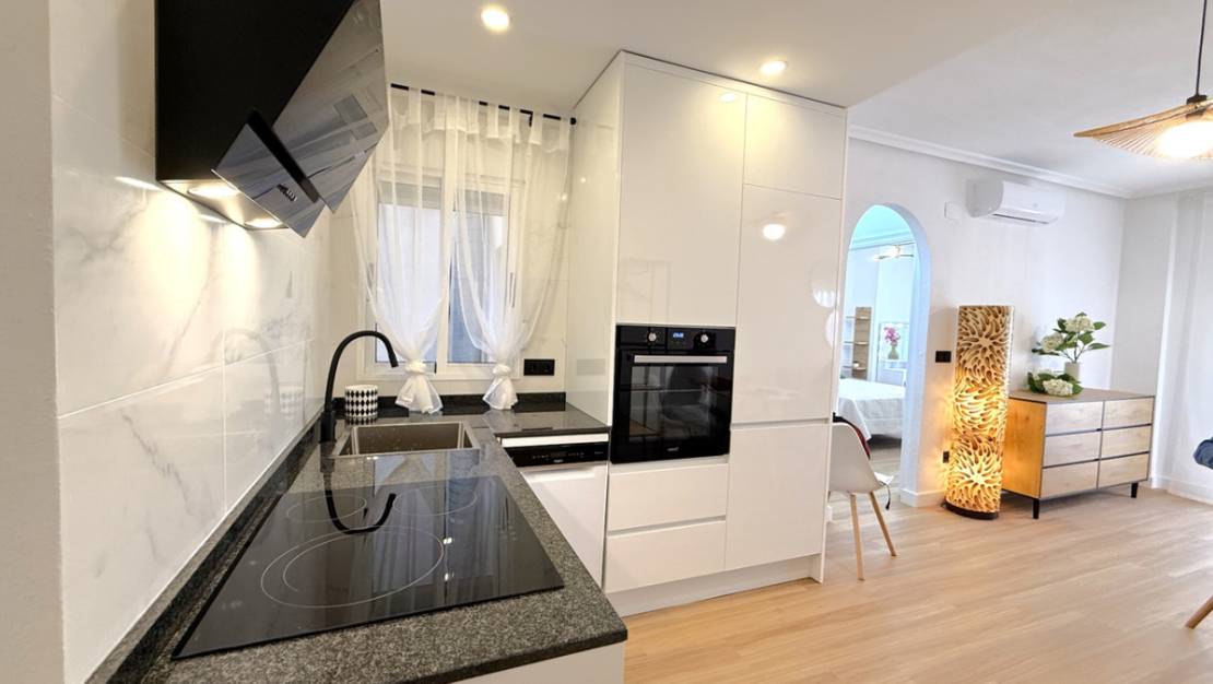 Sale - Apartment - Torrevieja - Torrevieja Centro