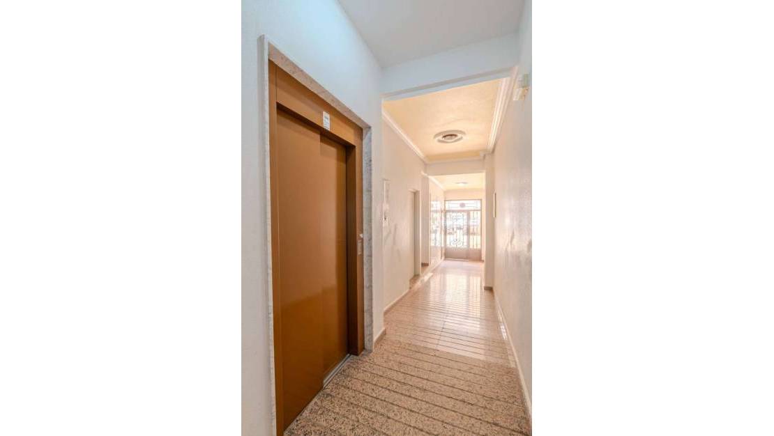 Sale - Apartment - Torrevieja - Torrevieja Centro