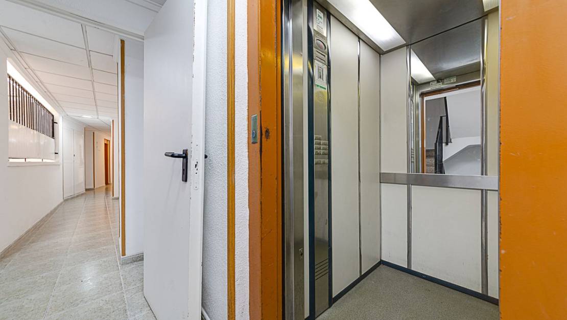 Sale - Apartment - Torrevieja - Torrevieja Centro