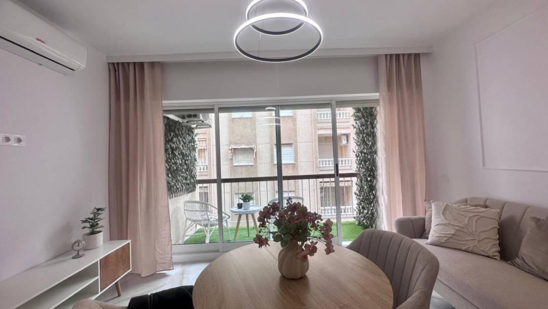 Sale - Apartment - Torrevieja - Torrevieja Centro