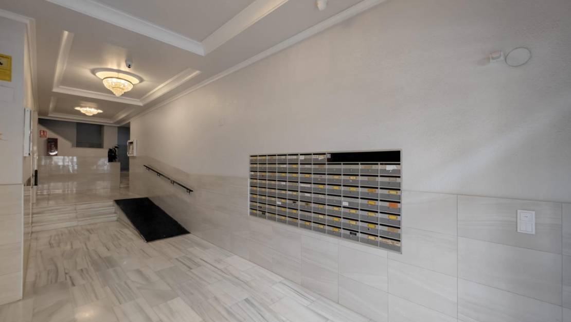Sale - Apartment - Torrevieja - Torrevieja Centro