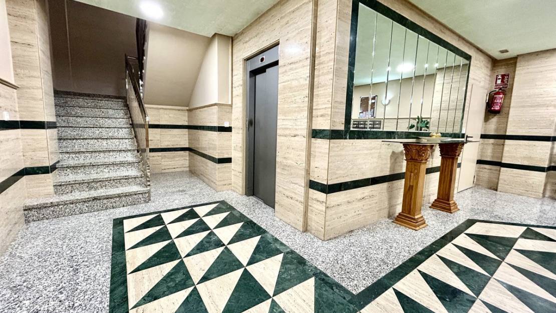 Sale - Apartment - Torrevieja - Torrevieja Centro