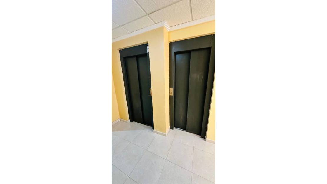 Sale - Apartment - Torrevieja - Torrevieja Centro