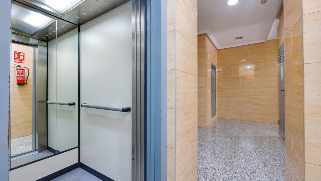 Sale - Apartment - Torrevieja - Torrevieja Centro