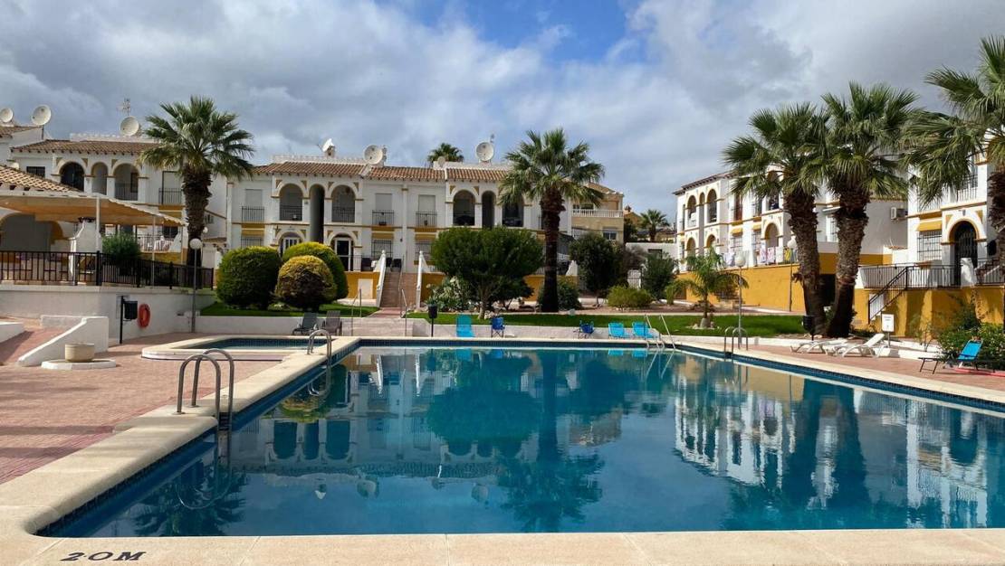 Sale - Apartment - Villamartin