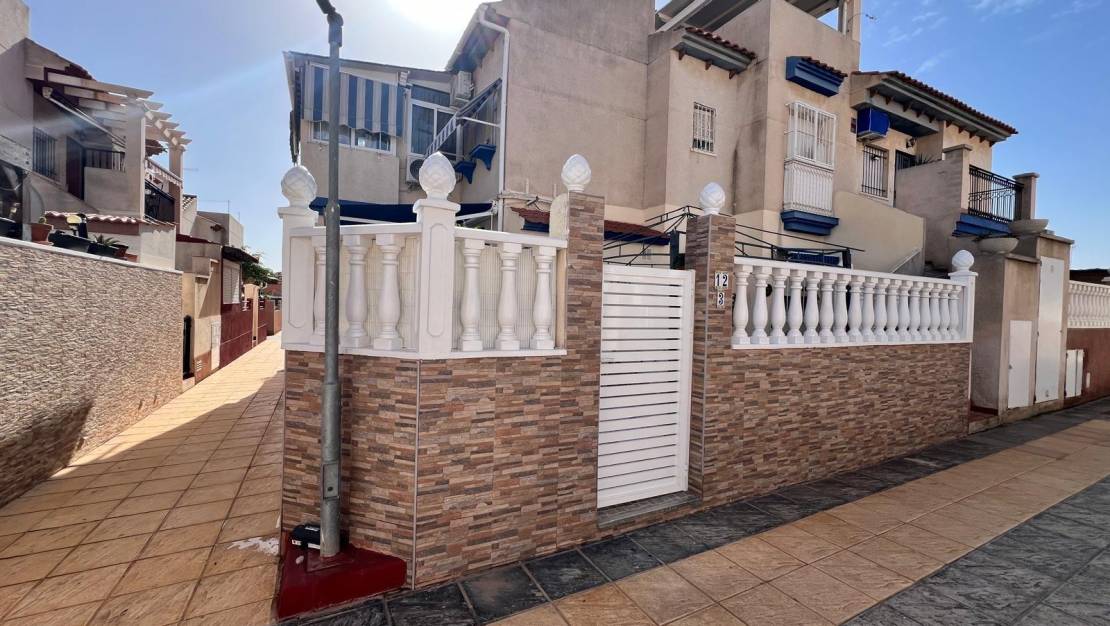 Sale - Bungalow - Orihuela Costa - La Zenia