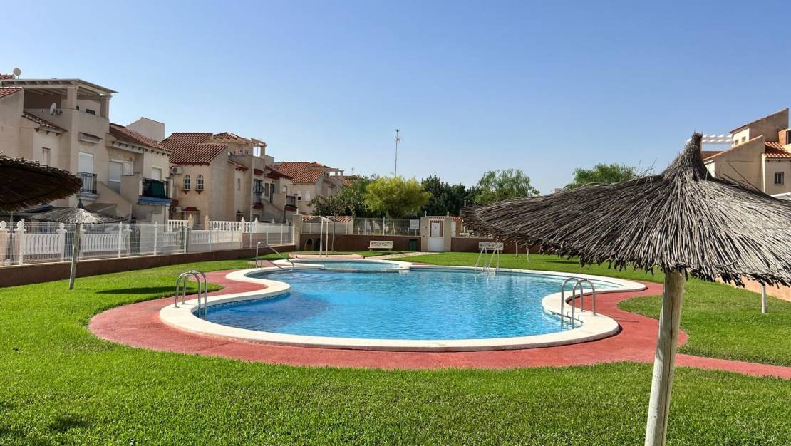 Sale - Bungalow - Orihuela Costa - La Zenia