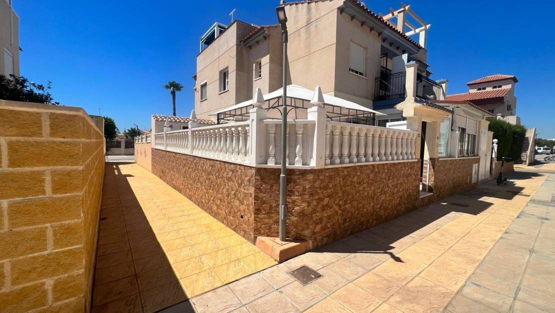 Sale - Bungalow - Orihuela Costa - Los Dolses