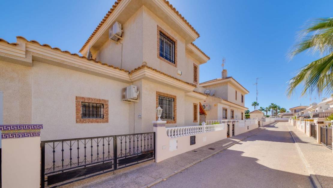 Sale - Bungalow - Orihuela Costa - Montezenia