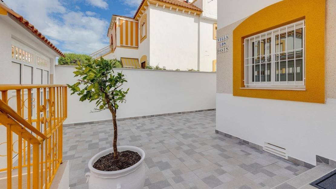 Sale - Bungalow - Torrevieja - Aguas nuevas 1