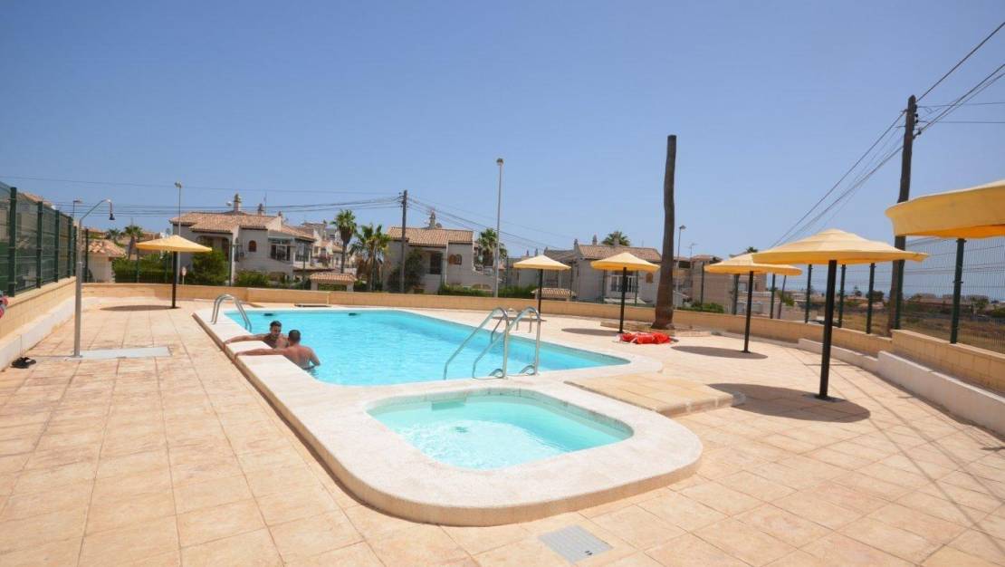 Sale - Bungalow - Torrevieja - Aguas nuevas 2