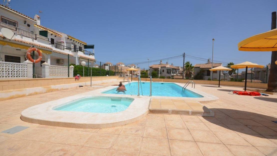 Sale - Bungalow - Torrevieja - Aguas nuevas 2