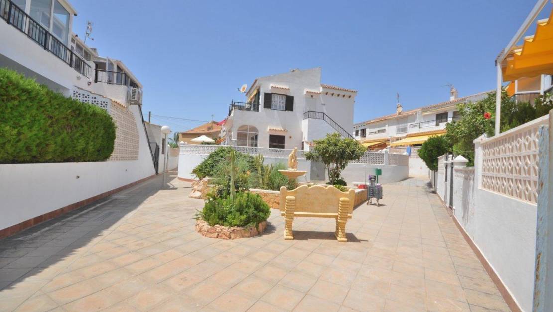 Sale - Bungalow - Torrevieja - Aguas nuevas 2