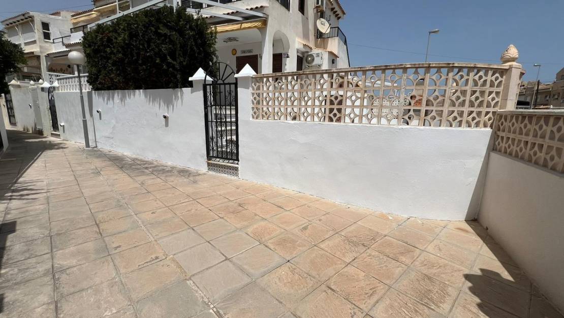 Sale - Bungalow - Torrevieja - Aguas nuevas 2