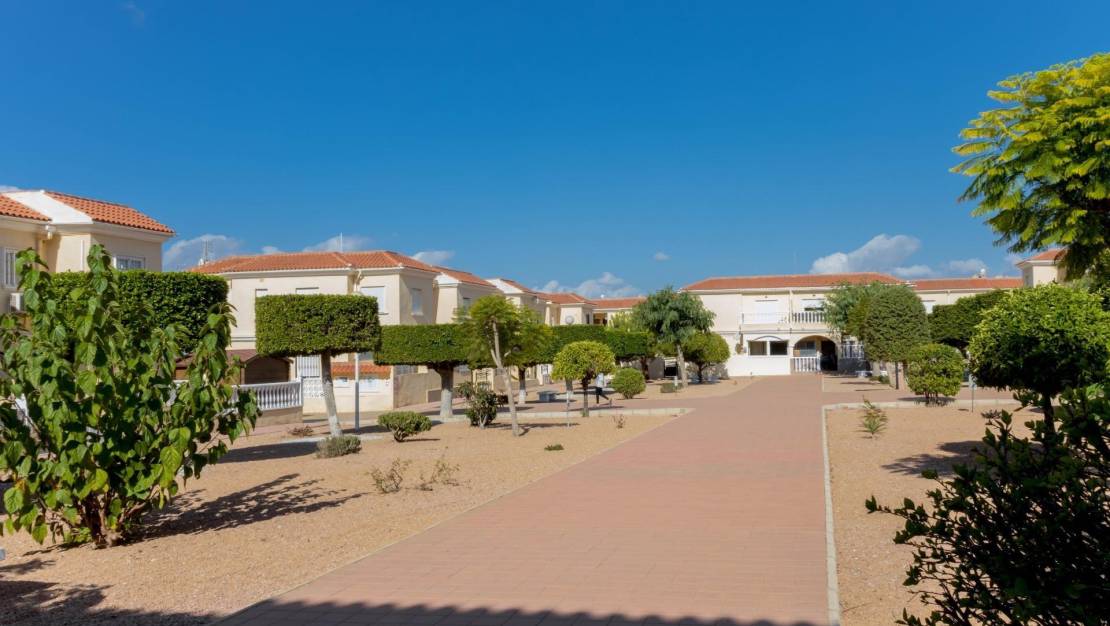 Sale - Bungalow - Torrevieja - Aguas Nuevas